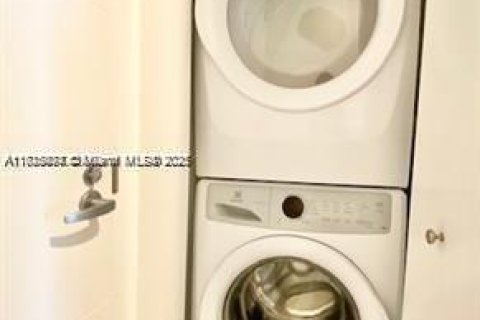 Купить кондоминиум в Норт-Майами-Бич, Флорида 1 спальня, 87.05м2, № 2035240 - фото 5