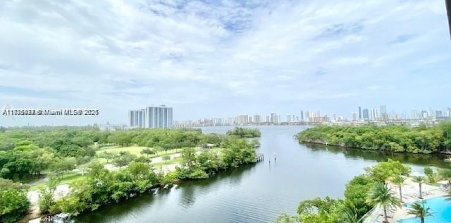 Кондоминиум с 1 спальней в Норт-Майами-Бич, Флорида № 2035240