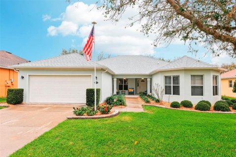 House in Leesburg, Florida 3 bedrooms, 212 sq.m. № 1547632 - photo 1