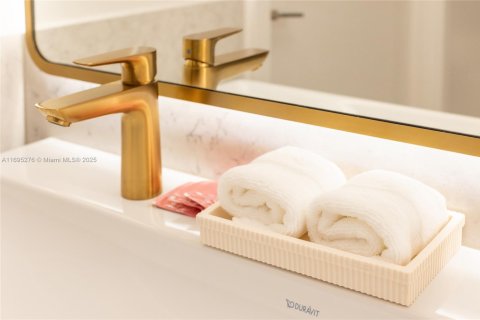 Condominio en alquiler en Miami, Florida, 1 dormitorio, 62.62 m2 № 1861551 - foto 17