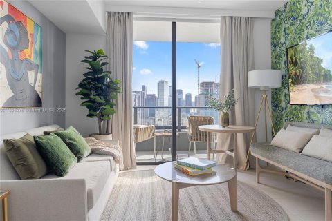 Condominio en alquiler en Miami, Florida, 1 dormitorio, 62.62 m2 № 1861551 - foto 1