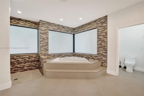 Casa en venta en Weston, Florida, 6 dormitorios, 531.31 m2 № 1635248 - foto 26