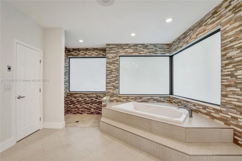 Casa en venta en Weston, Florida, 6 dormitorios, 531.31 m2 № 1635248 - foto 27