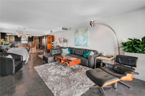 Condo in Bay Harbor Islands, Florida, 2 bedrooms  № 2058152 - photo 8