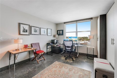 Condo in Bay Harbor Islands, Florida, 2 bedrooms  № 2058152 - photo 10