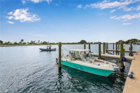 Condo in Bay Harbor Islands, Florida, 2 bedrooms  № 2058152 - photo 18