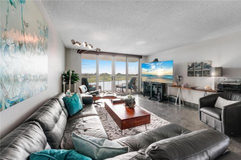 Condo in Bay Harbor Islands, Florida, 2 bedrooms  № 2058152 - photo 5
