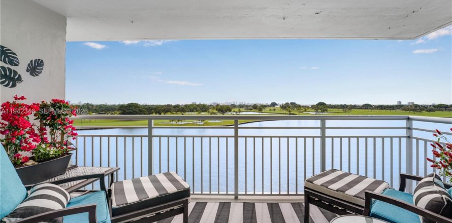 Condo in Bay Harbor Islands, Florida, 2 bedrooms  № 2058152