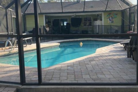 House in Tampa, Florida 3 bedrooms, 147.53 sq.m. № 2110618 - photo 3