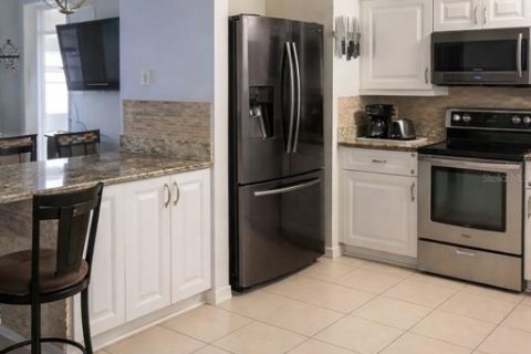House in Tampa, Florida 3 bedrooms, 147.53 sq.m. № 2110618 - photo 8
