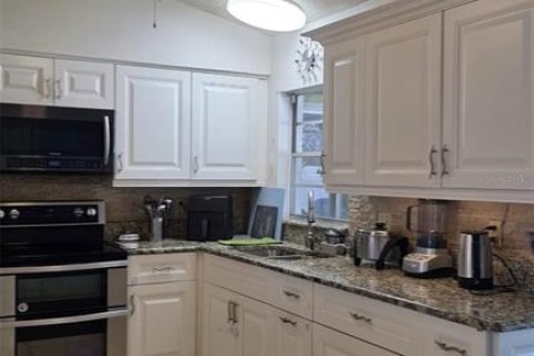 House in Tampa, Florida 3 bedrooms, 147.53 sq.m. № 2110618 - photo 7