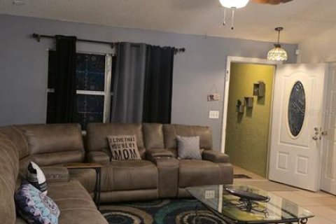 House in Tampa, Florida 3 bedrooms, 147.53 sq.m. № 2110618 - photo 6