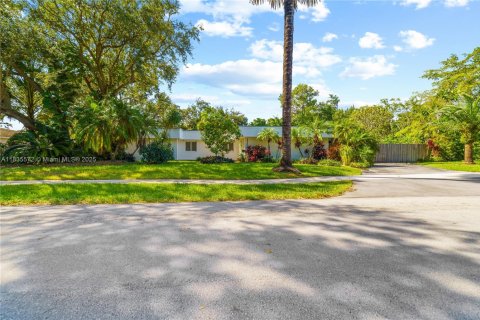 House in Palmetto Bay, Florida 4 bedrooms, 267.09 sq.m. № 1818352 - photo 25