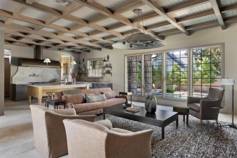 House in Winter Park, Florida 4 bedrooms, 345.6 sq.m. № 1910568 - photo 13