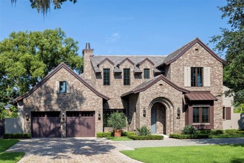 House in Winter Park, Florida 4 bedrooms, 345.6 sq.m. № 1910568 - photo 1