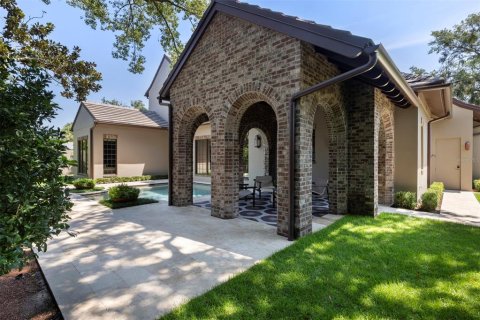 House in Winter Park, Florida 4 bedrooms, 345.6 sq.m. № 1910568 - photo 7