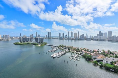 Condo in Aventura, Florida, 3 bedrooms  № 2047325