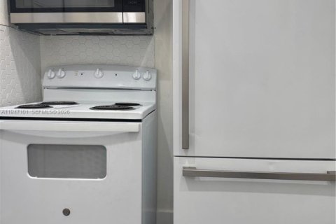 Снять в аренду квартиру в Форт-Лодердейл, Флорида 2 спальни, 60.57м2, № 2005259 - фото 17