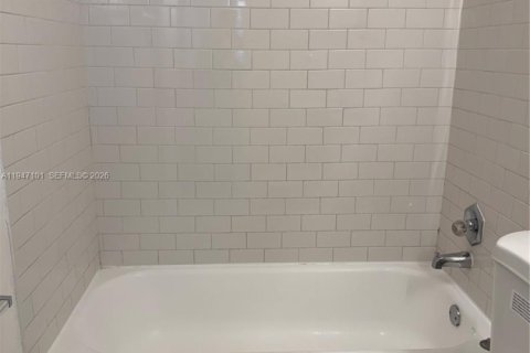 Снять в аренду квартиру в Форт-Лодердейл, Флорида 2 спальни, 60.57м2, № 2005259 - фото 18