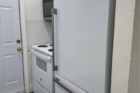 Снять в аренду квартиру в Форт-Лодердейл, Флорида 2 спальни, 60.57м2, № 2005259 - фото 16