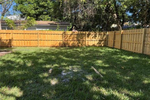 Снять в аренду квартиру в Форт-Лодердейл, Флорида 2 спальни, 60.57м2, № 2005259 - фото 7