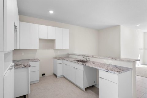 Townhouse in Davenport, Florida 3 bedrooms, 125.23 sq.m. № 1417996 - photo 8
