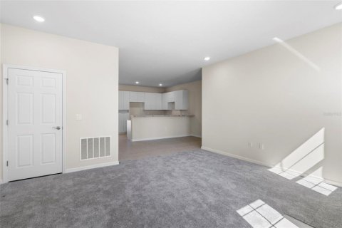 Townhouse in Davenport, Florida 3 bedrooms, 125.23 sq.m. № 1417996 - photo 4