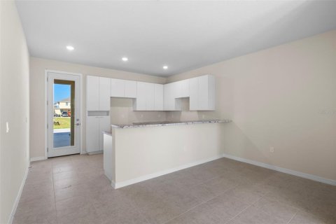 Townhouse in Davenport, Florida 3 bedrooms, 125.23 sq.m. № 1417996 - photo 5