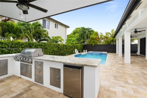 House in Miami, Florida 5 bedrooms, 217.21 sq.m. № 1839467 - photo 10