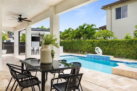 House in Miami, Florida 5 bedrooms, 217.21 sq.m. № 1839467 - photo 13