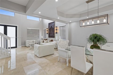 House in Miami, Florida 5 bedrooms, 217.21 sq.m. № 1839467 - photo 21
