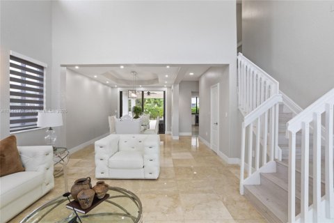 House in Miami, Florida 5 bedrooms, 217.21 sq.m. № 1839467 - photo 16