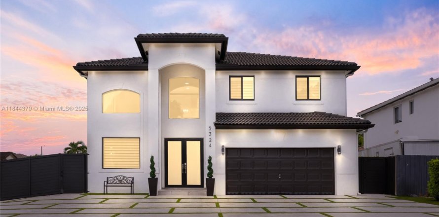House in Miami, Florida 5 bedrooms, 217.21 sq.m. № 1839467