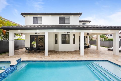 House in Miami, Florida 5 bedrooms, 217.21 sq.m. № 1839467 - photo 8