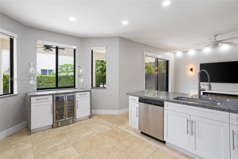 House in Miami, Florida 5 bedrooms, 217.21 sq.m. № 1839467 - photo 23