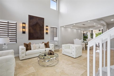 House in Miami, Florida 5 bedrooms, 217.21 sq.m. № 1839467 - photo 17