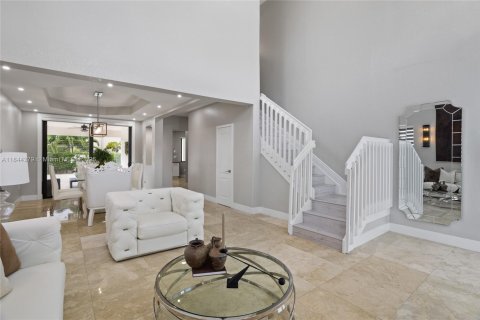 House in Miami, Florida 5 bedrooms, 217.21 sq.m. № 1839467 - photo 18
