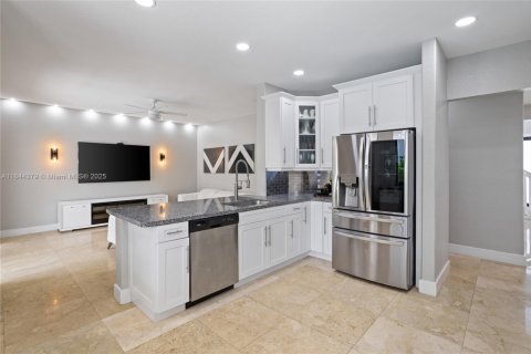 House in Miami, Florida 5 bedrooms, 217.21 sq.m. № 1839467 - photo 26