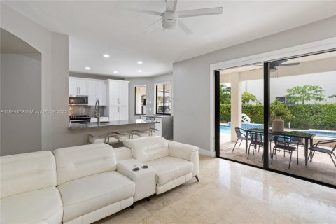House in Miami, Florida 5 bedrooms, 217.21 sq.m. № 1839467 - photo 29