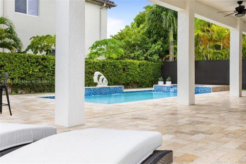 House in Miami, Florida 5 bedrooms, 217.21 sq.m. № 1839467 - photo 15