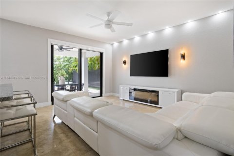 House in Miami, Florida 5 bedrooms, 217.21 sq.m. № 1839467 - photo 28