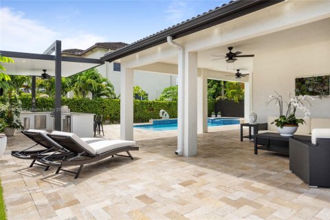 House in Miami, Florida 5 bedrooms, 217.21 sq.m. № 1839467 - photo 14