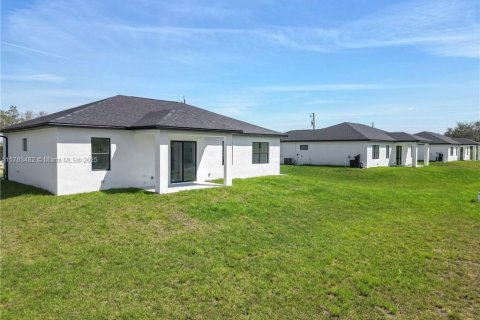 House in Lehigh Acres, Florida 3 bedrooms № 1862611 - photo 20