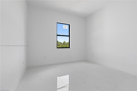 House in Lehigh Acres, Florida 3 bedrooms № 1862611 - photo 5