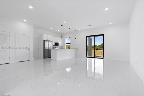 House in Lehigh Acres, Florida 3 bedrooms № 1862611 - photo 3