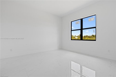 House in Lehigh Acres, Florida 3 bedrooms № 1862611 - photo 13