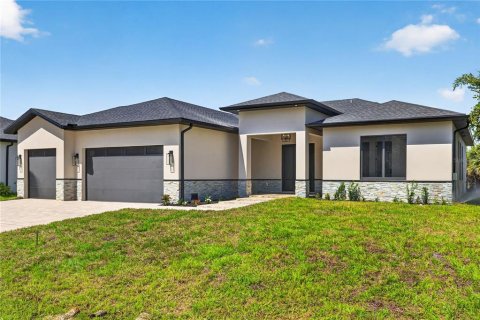 House in Port Charlotte, Florida 4 bedrooms, 222.87 sq.m. № 2298402 - photo 2