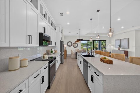 House in Port Charlotte, Florida 4 bedrooms, 222.87 sq.m. № 2298402 - photo 13