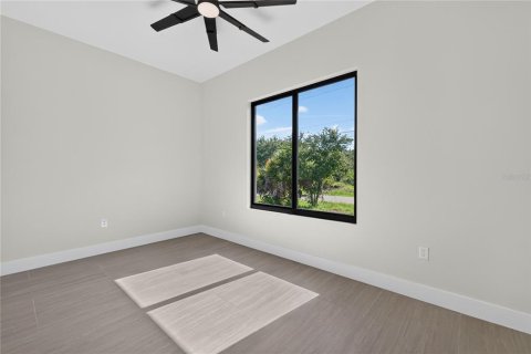 House in Port Charlotte, Florida 4 bedrooms, 222.87 sq.m. № 2298402 - photo 25
