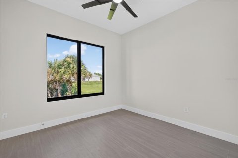 House in Port Charlotte, Florida 4 bedrooms, 222.87 sq.m. № 2298402 - photo 28